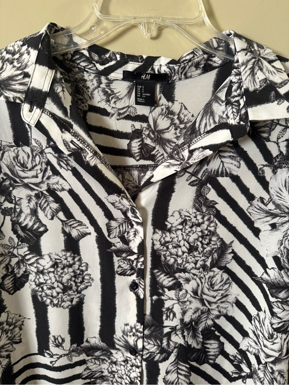 H&M Floral Stripe Mixed Print Button Down Blouse Black & White Size S EUC - Picture 2 of 12